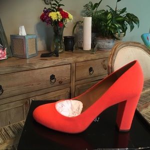 Olive Canvas Pumps in Neon Persimmon